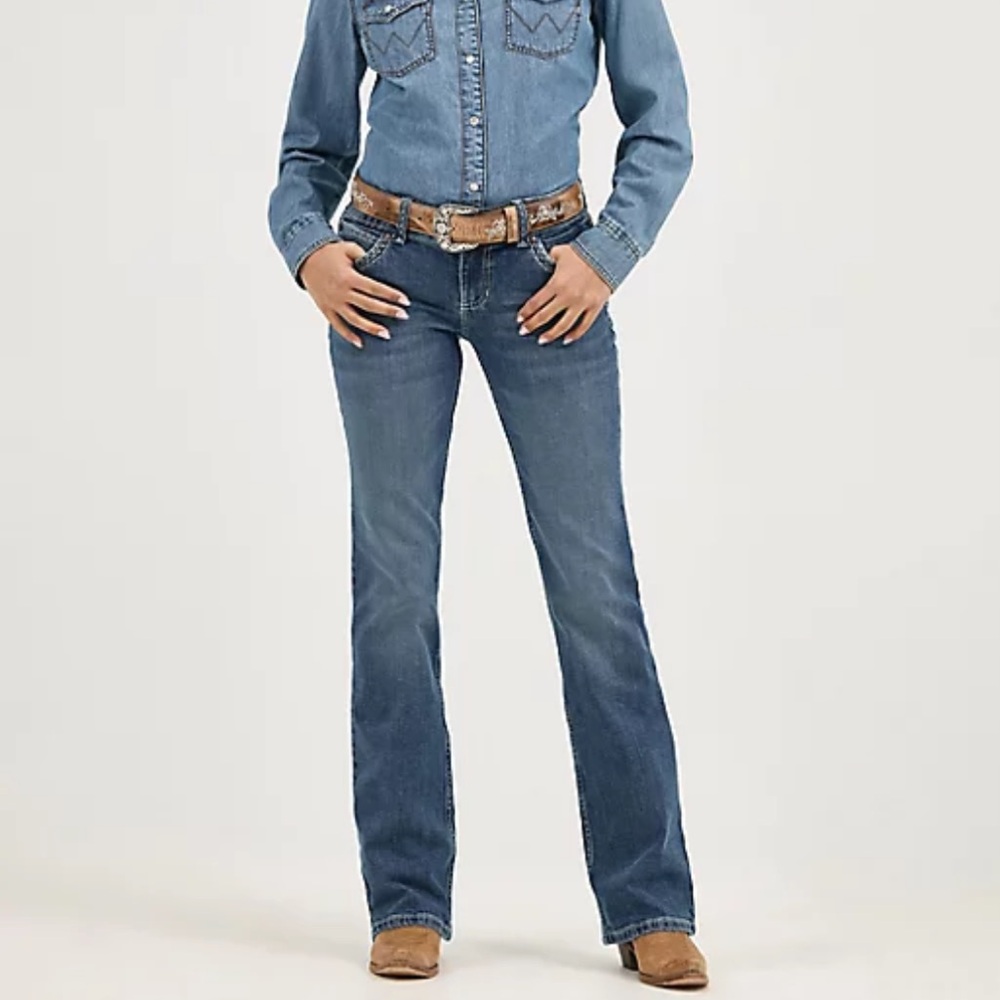 Wrangler women's blue denim‎ boot cut jeans size 5 EUC